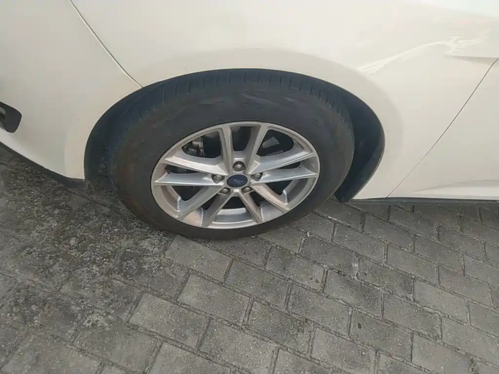 Фото 23 - Ford Focus