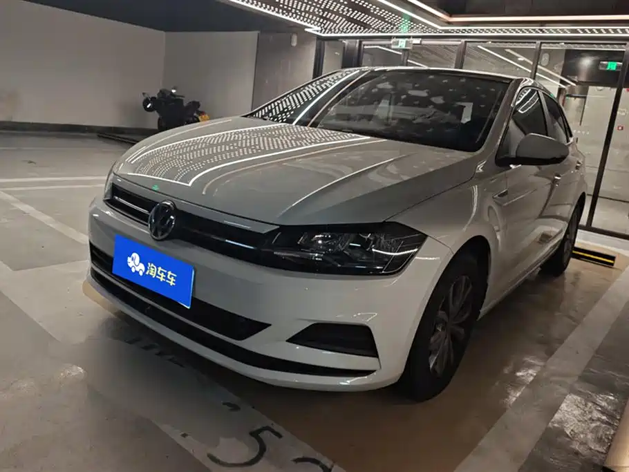 VOLKSWAGEN POLO
