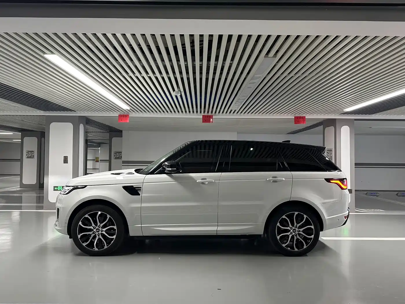 Land Rover Range Rover Sport 2021 3.0 L6 Gloss Black Edition фото 25