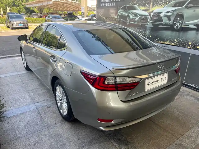 Lexus ES 2015 200 Comfort Edition — фото 5
