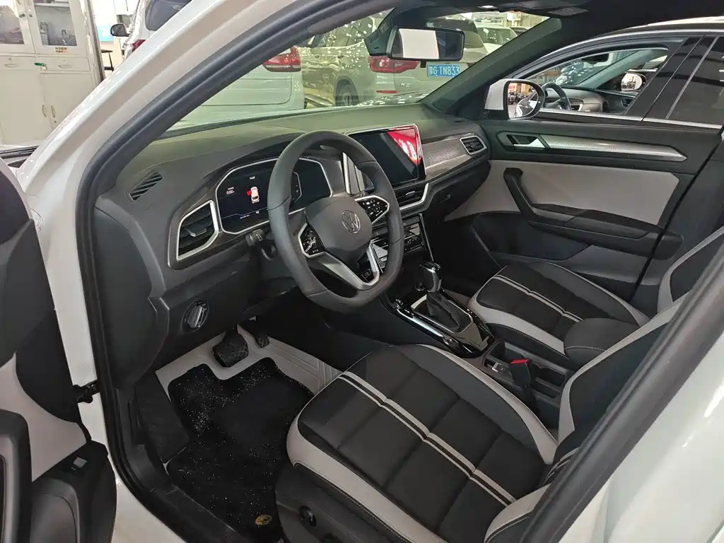 Volkswagen T-ROC 2026 2025 Second Facelift 300TSI DSG 2WD Morning Light Edition