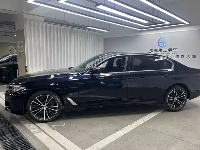 BMW 5 Series 2023 530Li Leading M Sport Package — фото 3