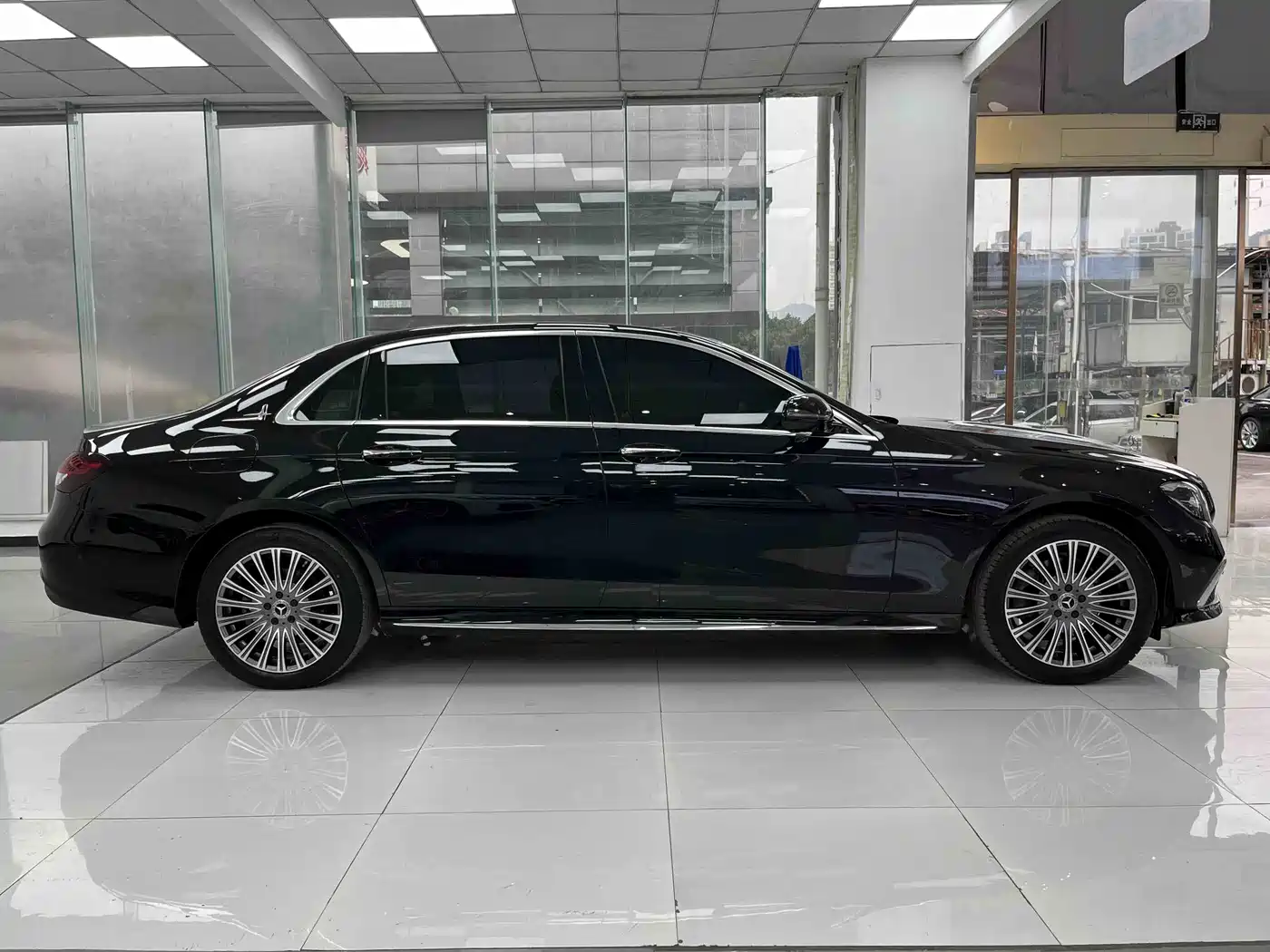 Mercedes-Benz E-Class 2023 E 300 L Fashion фото 9