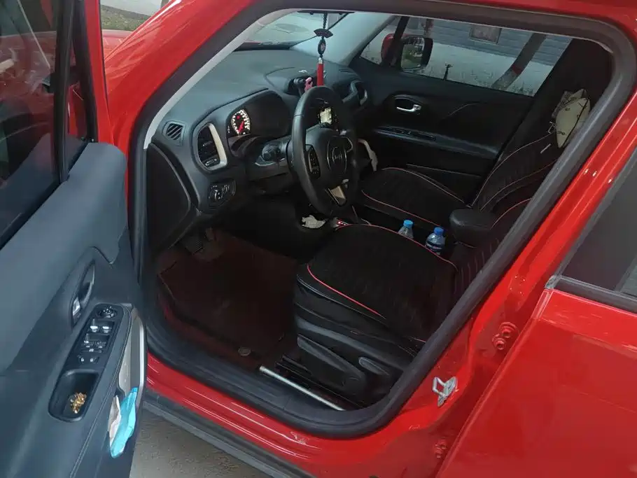 Photo 9 - Jeep Renegade