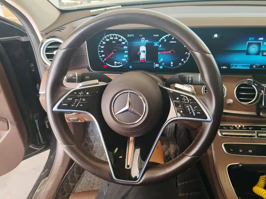 صورة 15 - Mercedes-Benz E-Class