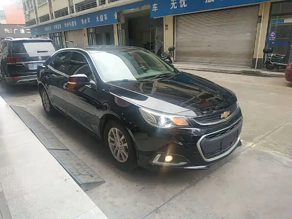 Photo 4 - Chevrolet Malibu