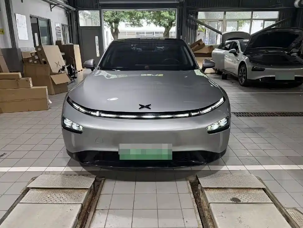 Фото 2 - XPeng P7