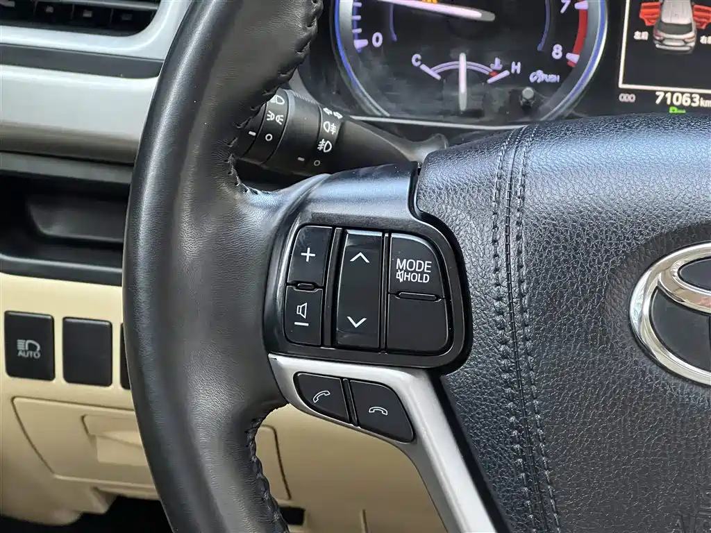 Toyota Highlander 2021 2.0T FWD Luxury 7-Seater фото 26