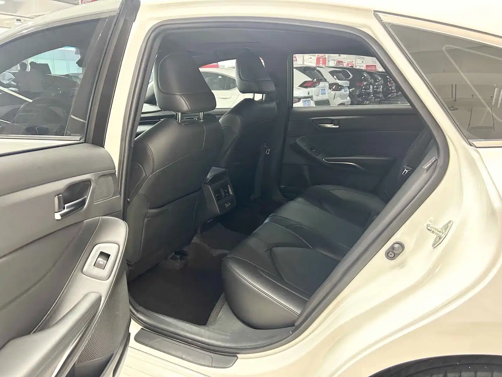 Фото 6 - Toyota Avalon
