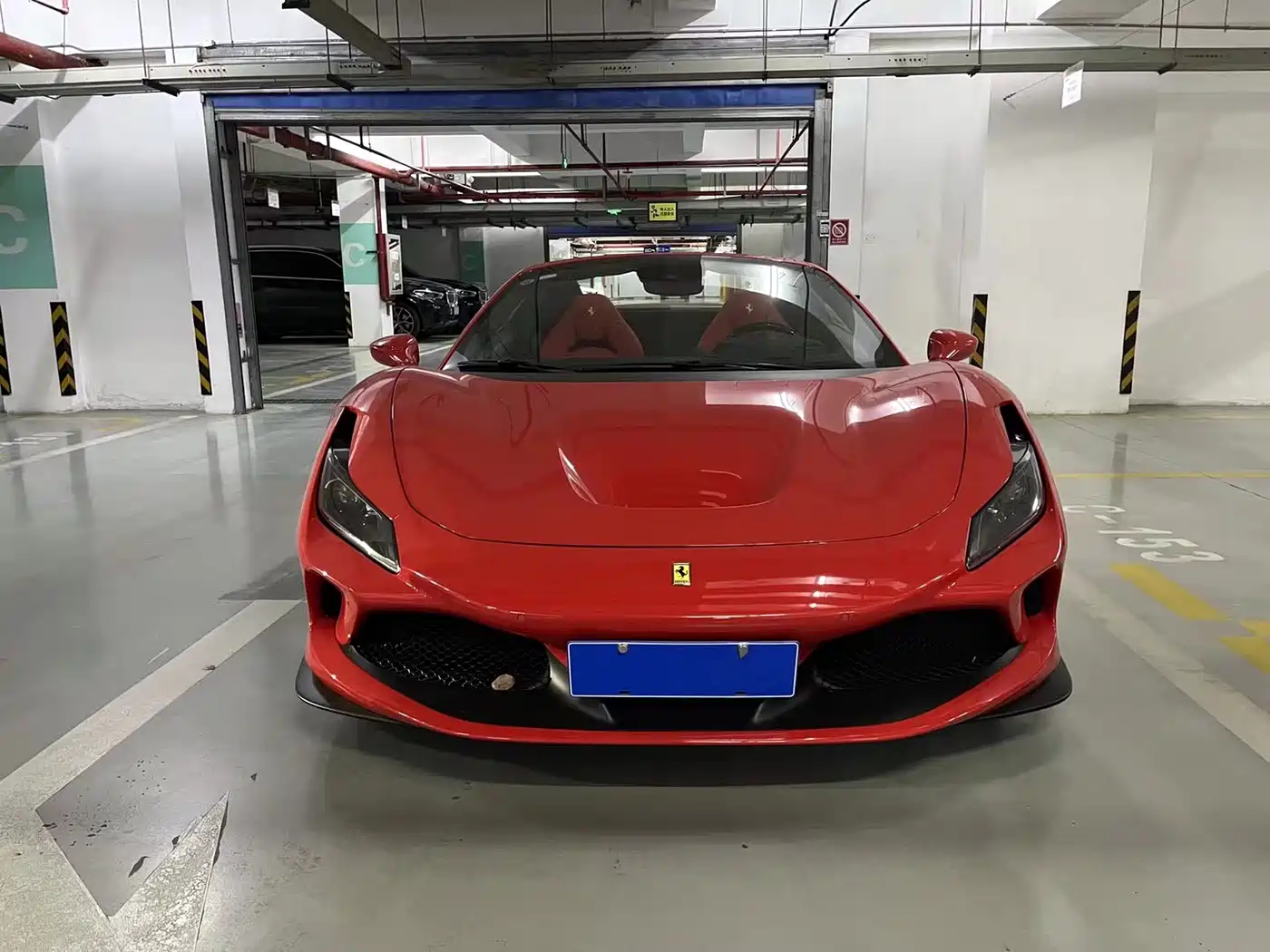 FERRARI F8