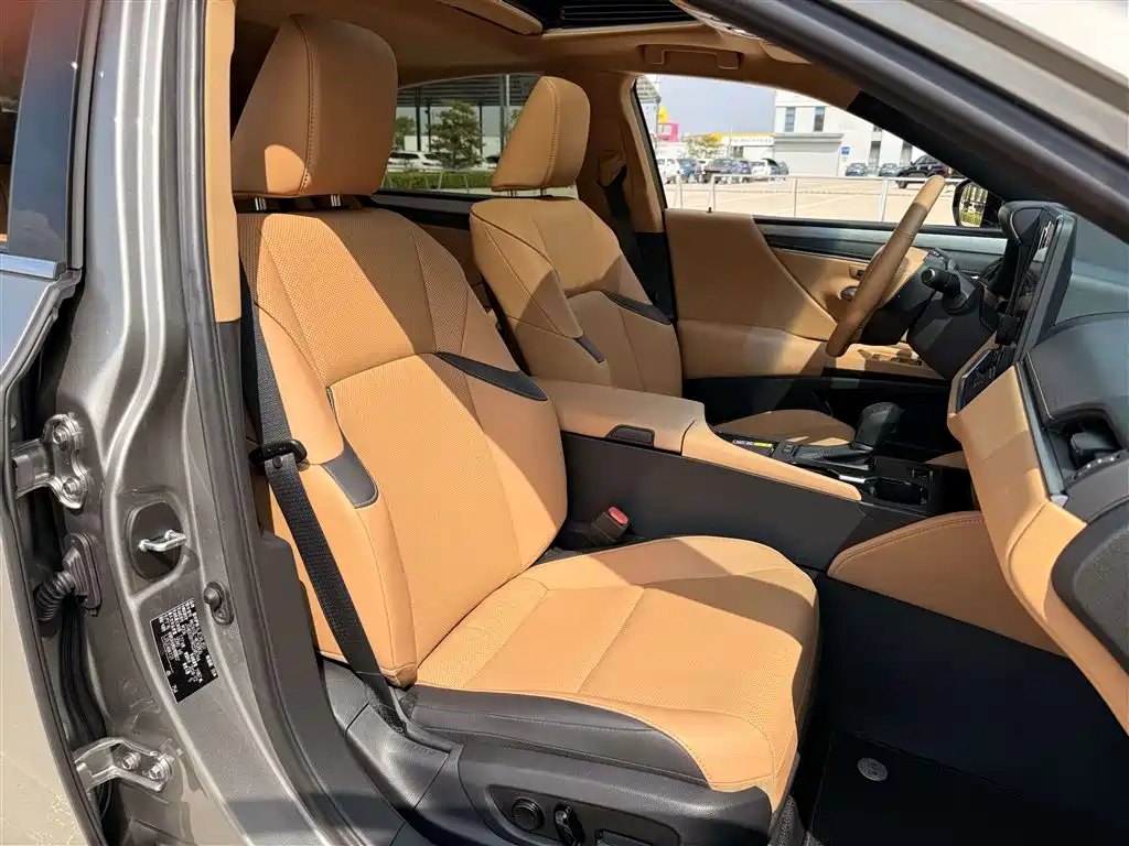 Lexus ES 2025 2025 200 Ultimate Edition