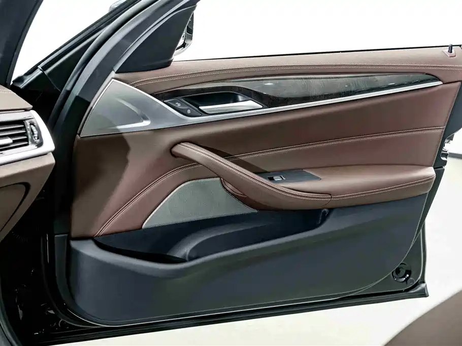 BMW 5 Series 2022 Model Second Facelift 525Li M Sport Package фото 15