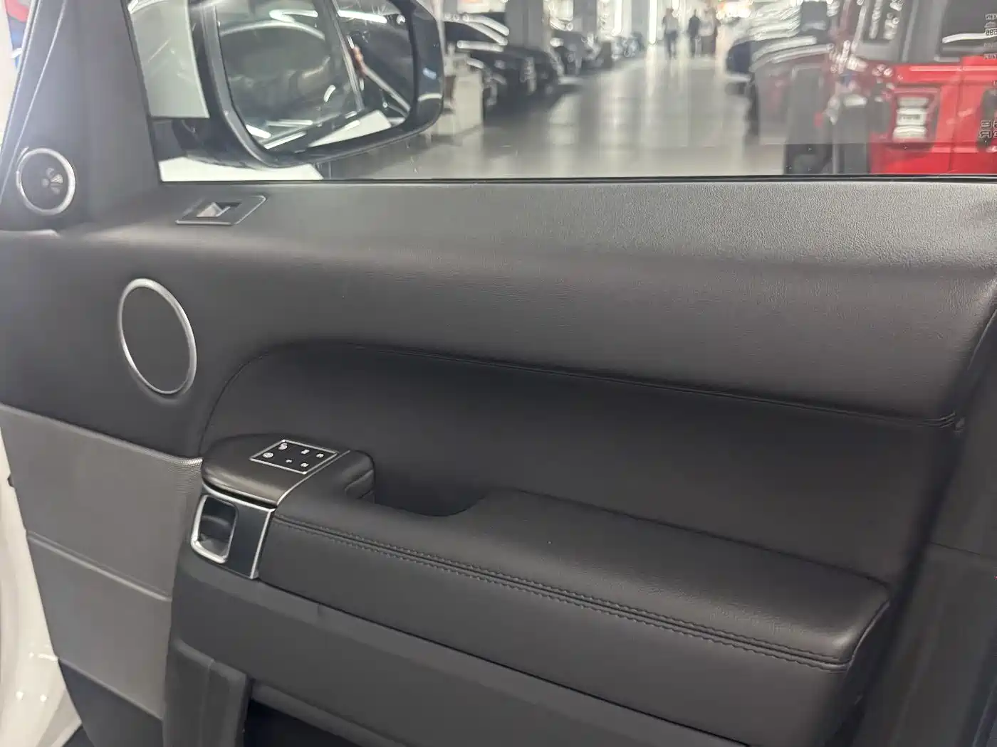 Land Rover Range Rover Sport 2017 3.0 SC V6 SE фото 17