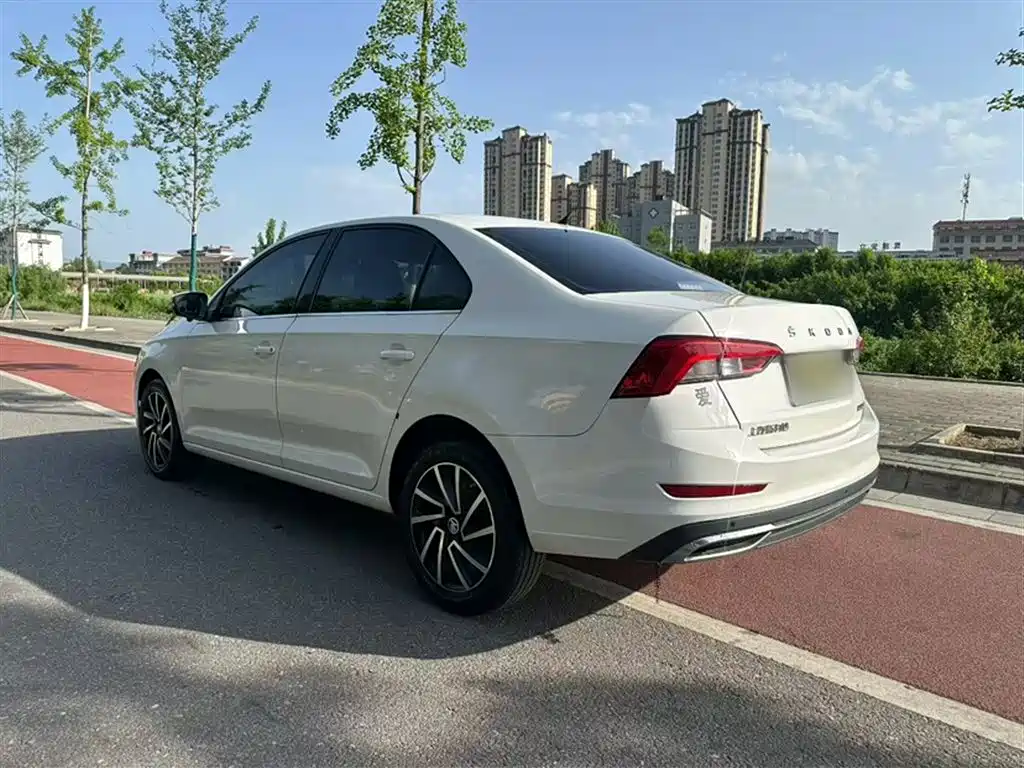 Škoda Rapid 2020 1.5L Manual Comfort фото 8