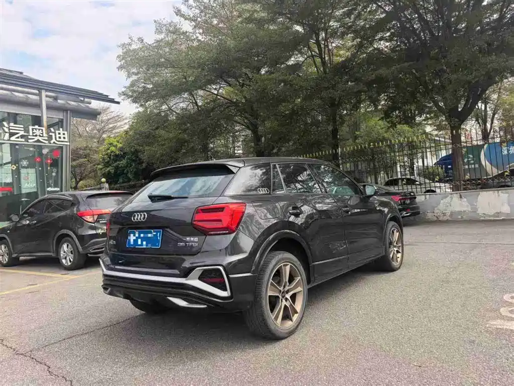 AUDI Q2L
