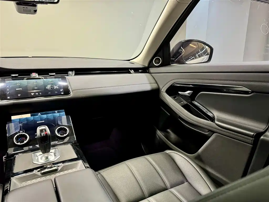 Land Rover Range Rover Evoque 2023 Range Rover Evoque L 249PS Corinthian Bronze Special Edition фото 25