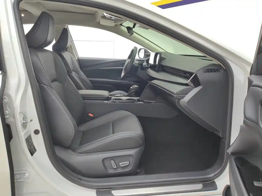 Photo 8 - Toyota Camry