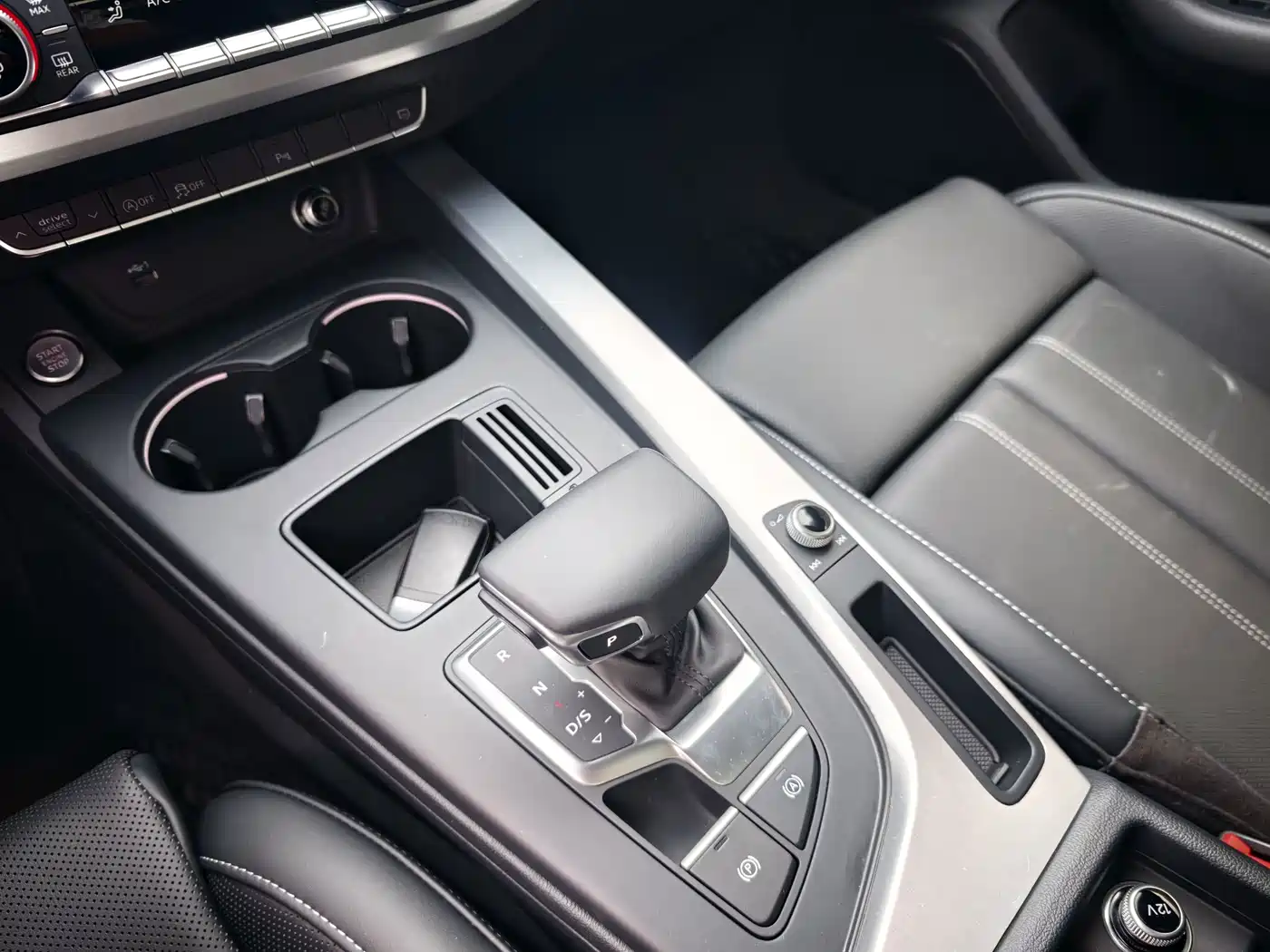 Audi A4L 2025 2025 2 Million Celebration Edition 40 TFSI Fashion Dynamic