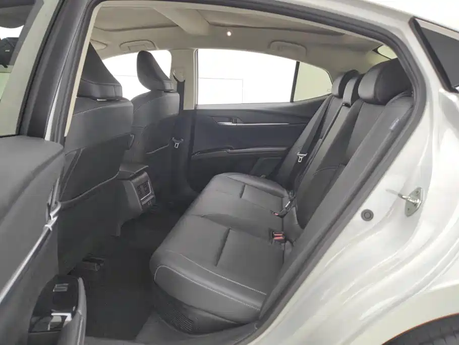 Photo 11 - Toyota Camry