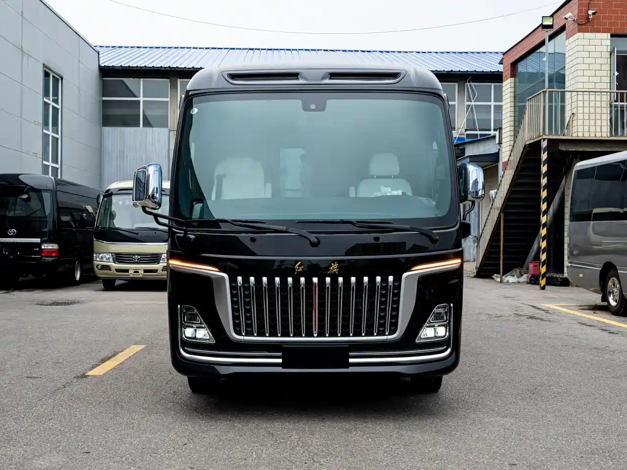 Hongqi Guoyue 2024 3.0T Flagship Edition 17-seater