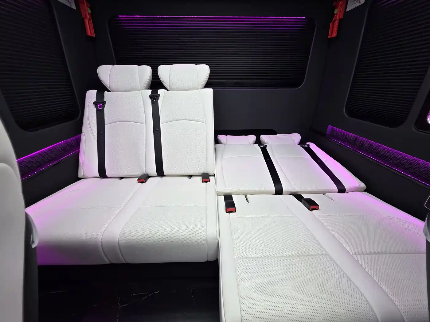 Hongqi Guoyue 2024 3.0T Flagship Edition 17-seater фото 10
