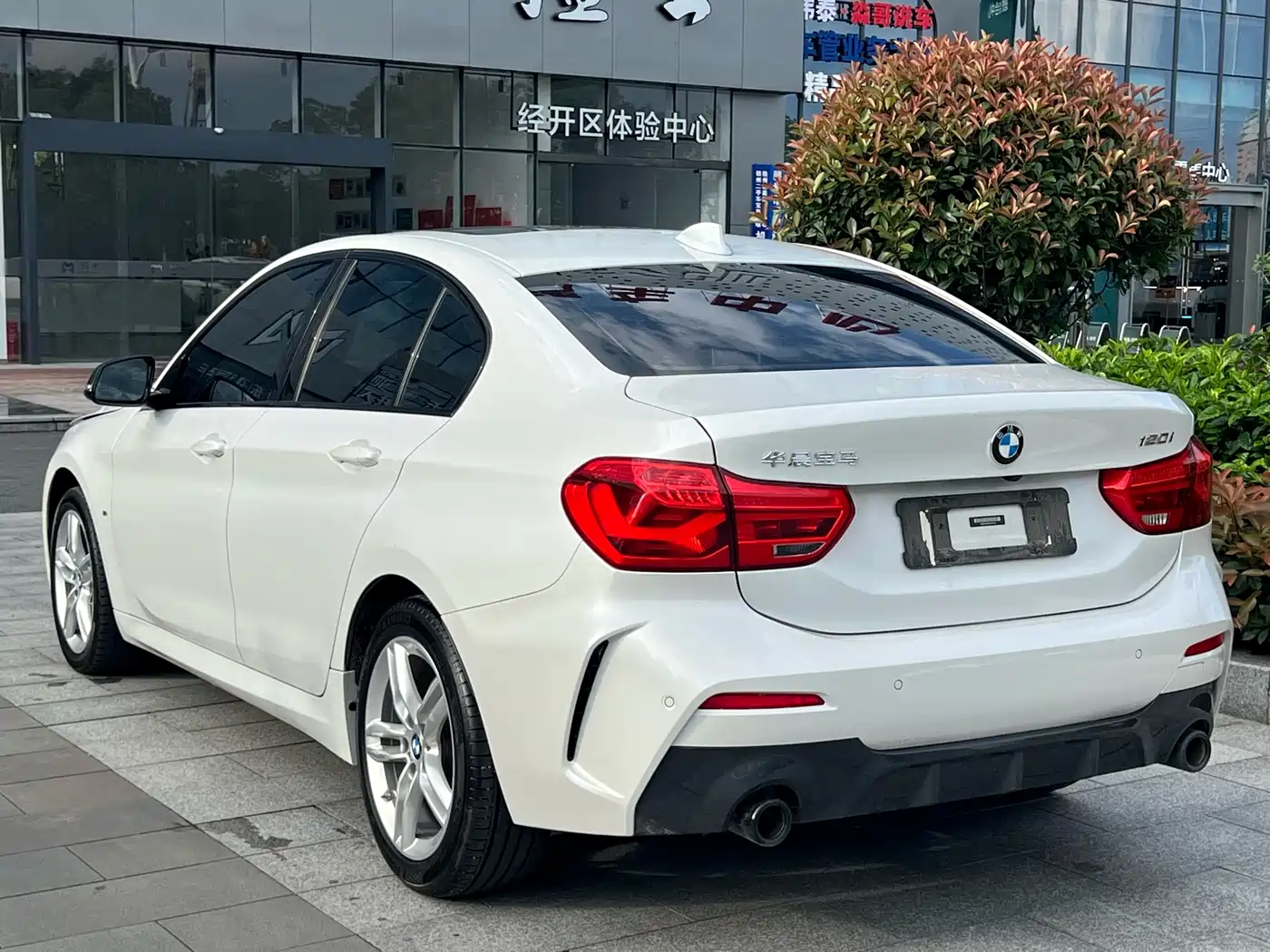 BMW 1-SERIES