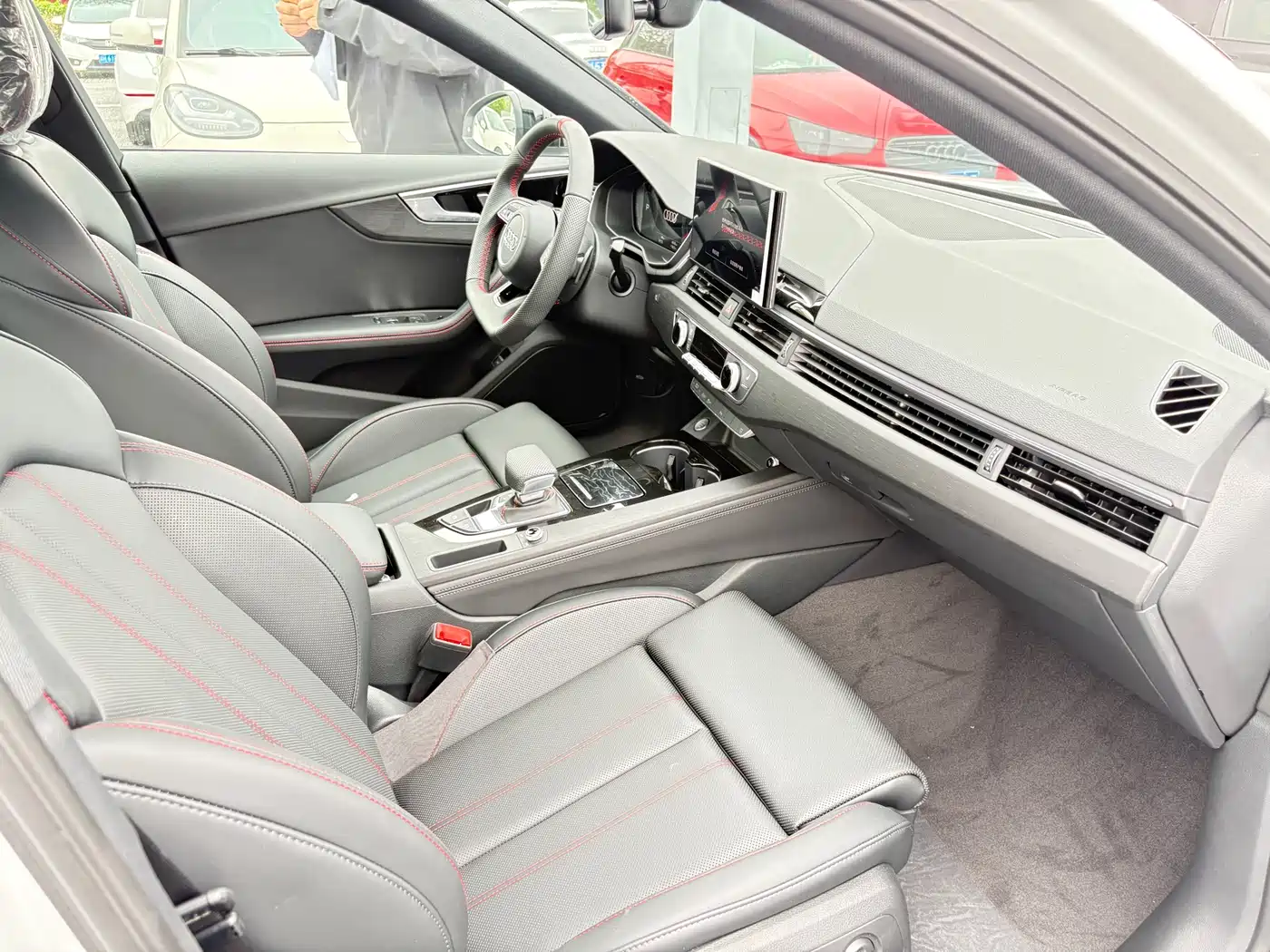 Audi A4L 2025 2 Million Celebration Edition 40 TFSI Luxury Dynamic фото 10