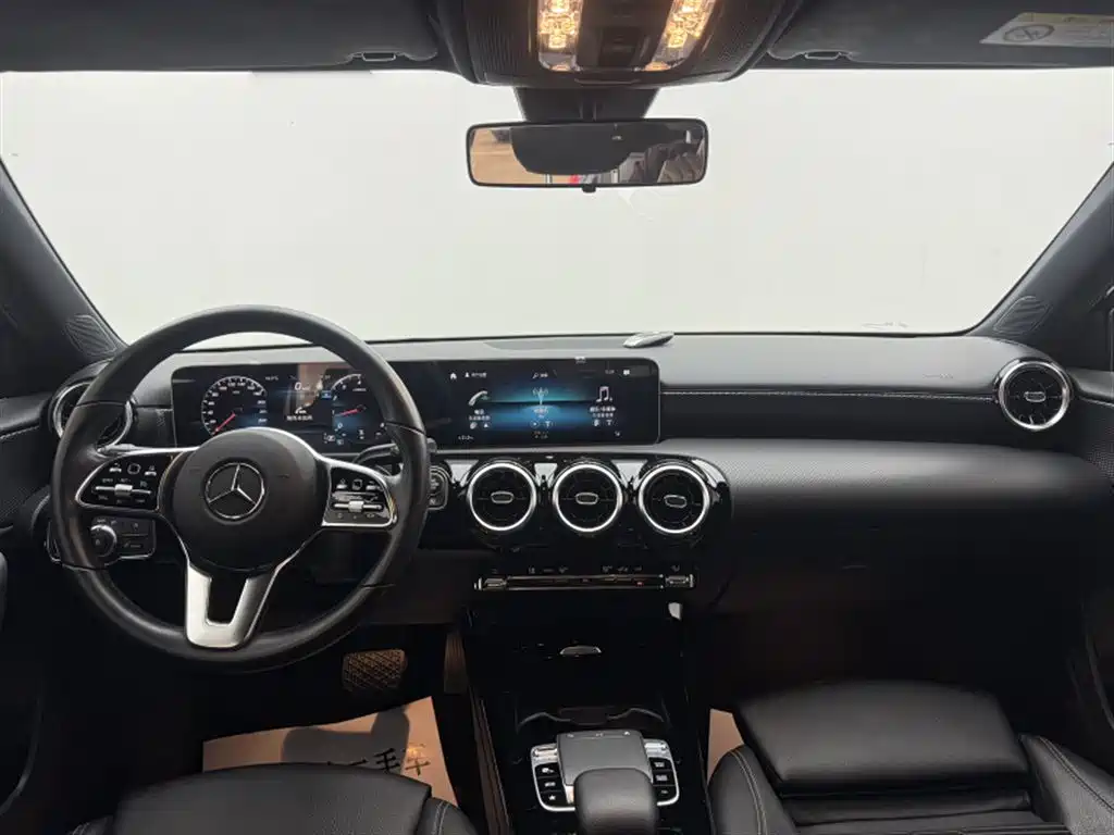 Mercedes-Benz A-Class (Import) 2019 A 200 Dynamic Version фото 7
