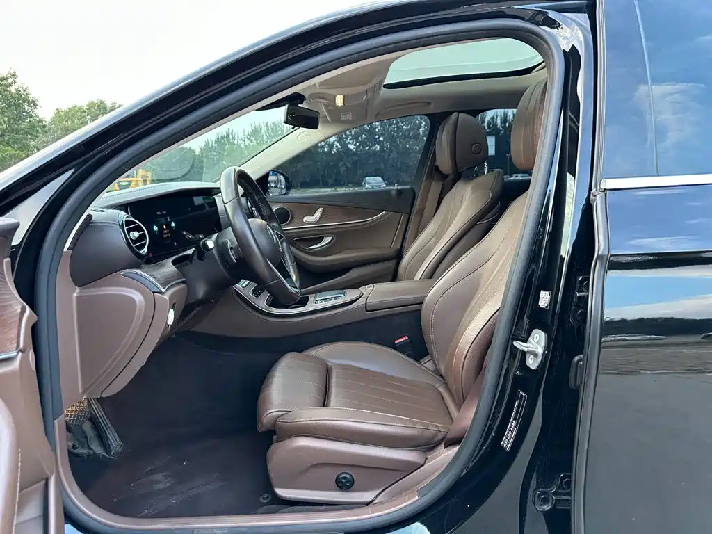 Фото 8 - Mercedes-Benz E-Class