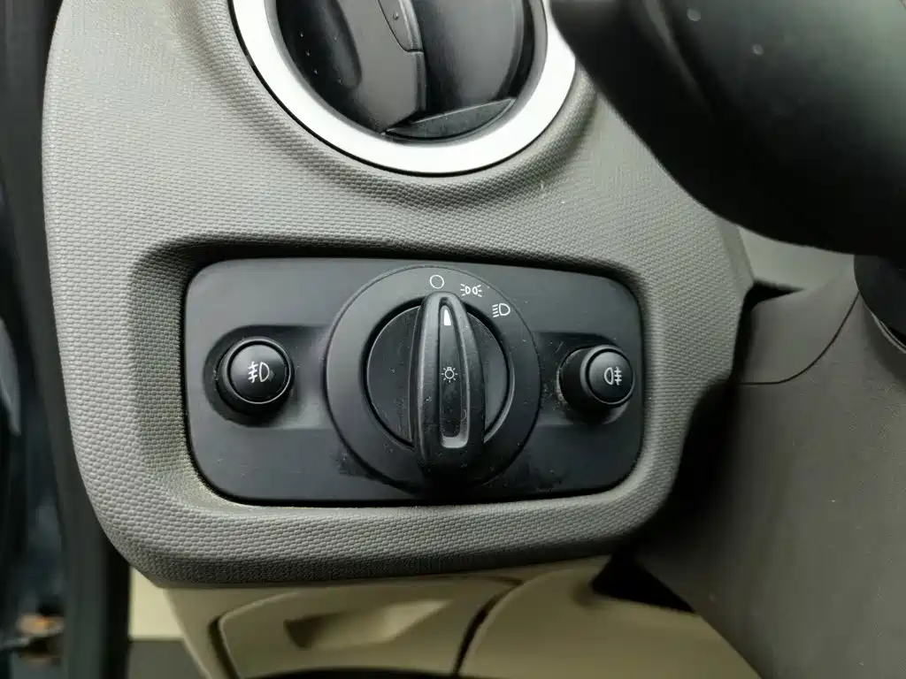 Ford Fiesta 2011 2011 Sedan 1.5L Manual Fashion