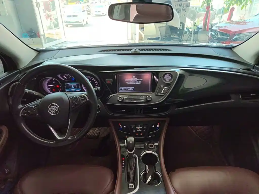 Фото 10 - Buick Envision Plus