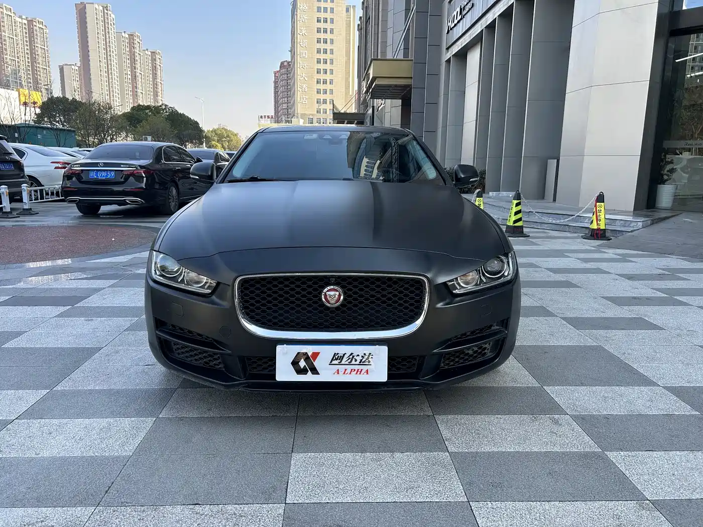 Photo 2 - Jaguar XEL