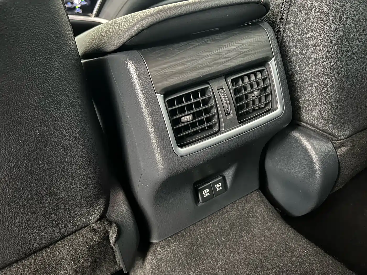 Toyota Camry 2021 2.5G Luxury Edition фото 17