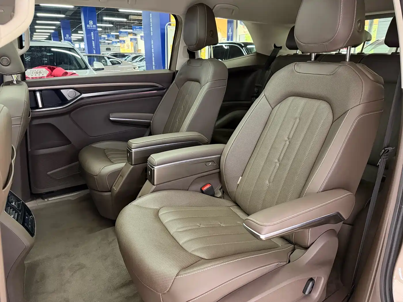 Volkswagen Viloran 2020 330TSI Luxury Edition фото 12