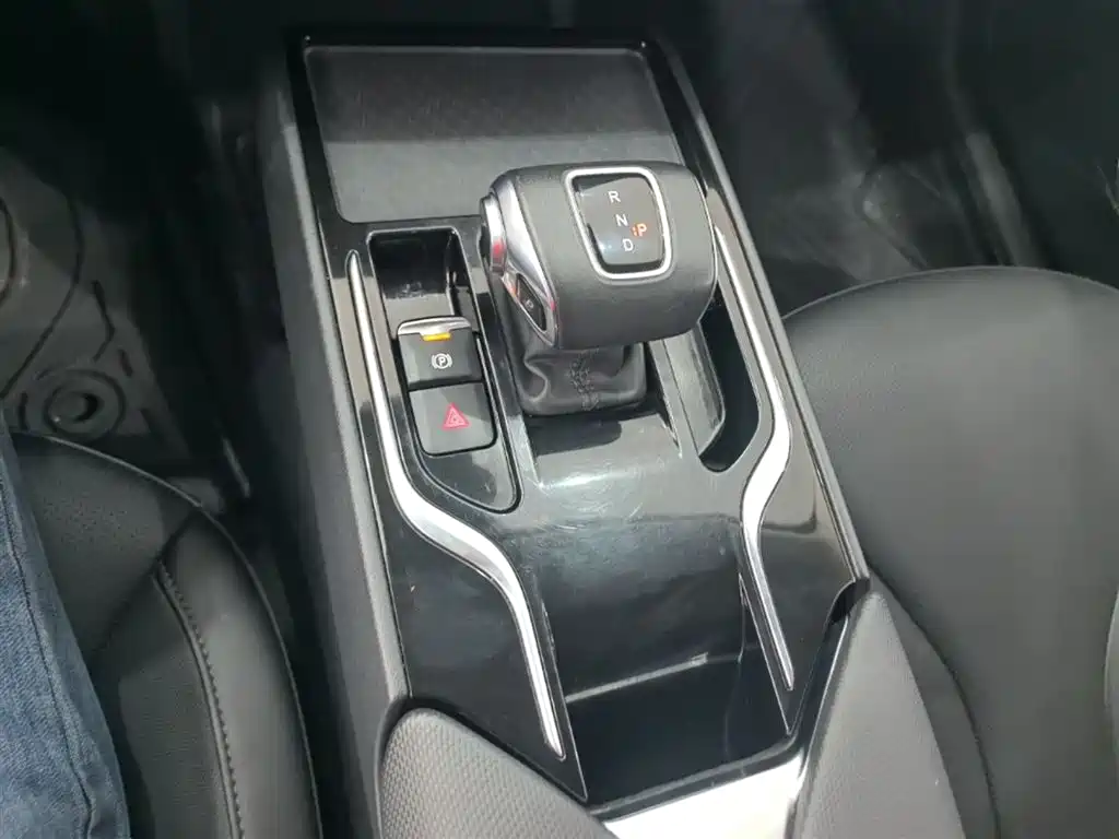 Hongqi E-QM5 2022 431km Charging Enjoyment Edition фото 14