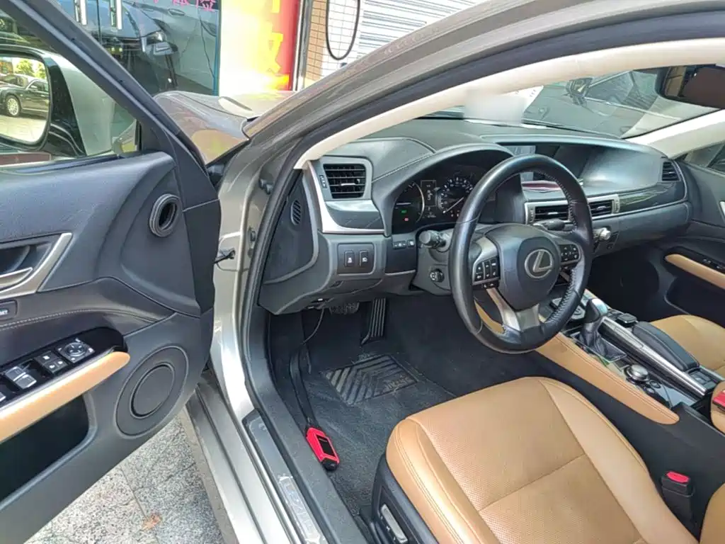 Lexus GS 2017 2016 300h Leading Edition