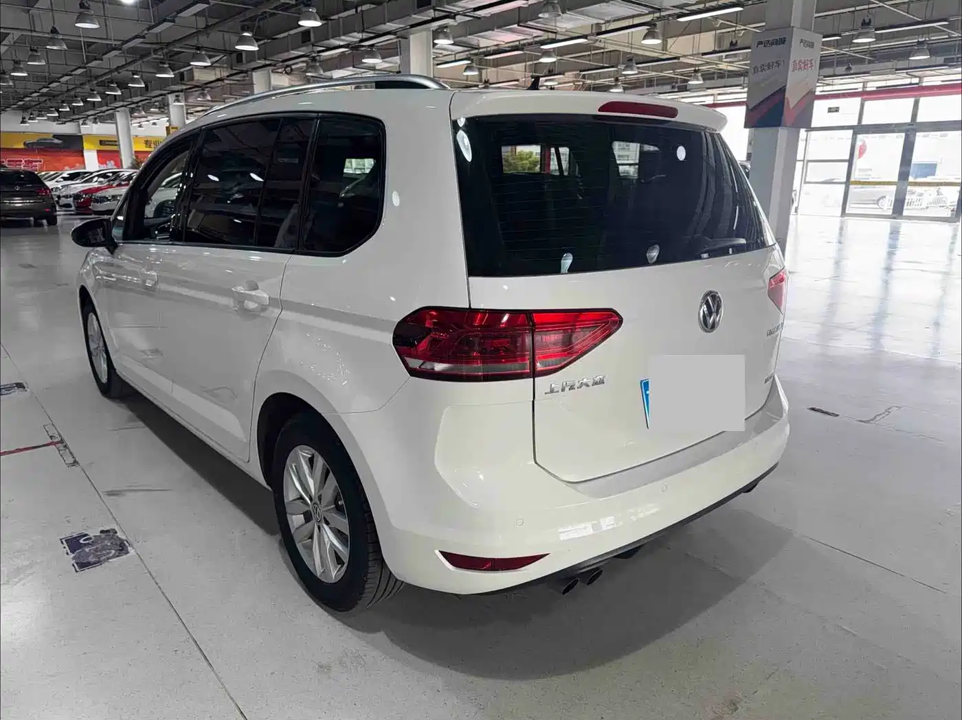Фото 18 - Volkswagen Touran