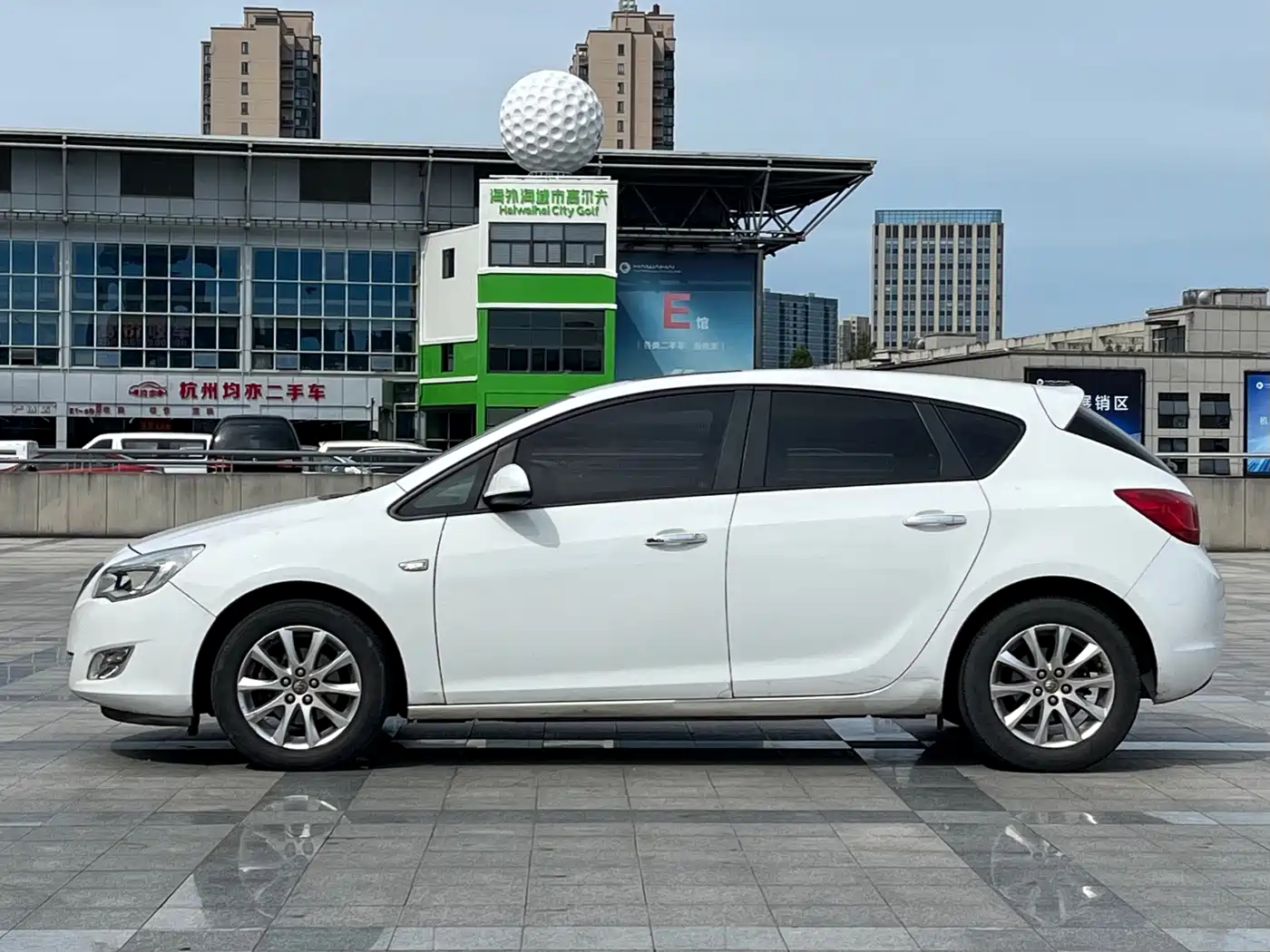 Photo 3 - Buick Excelle
