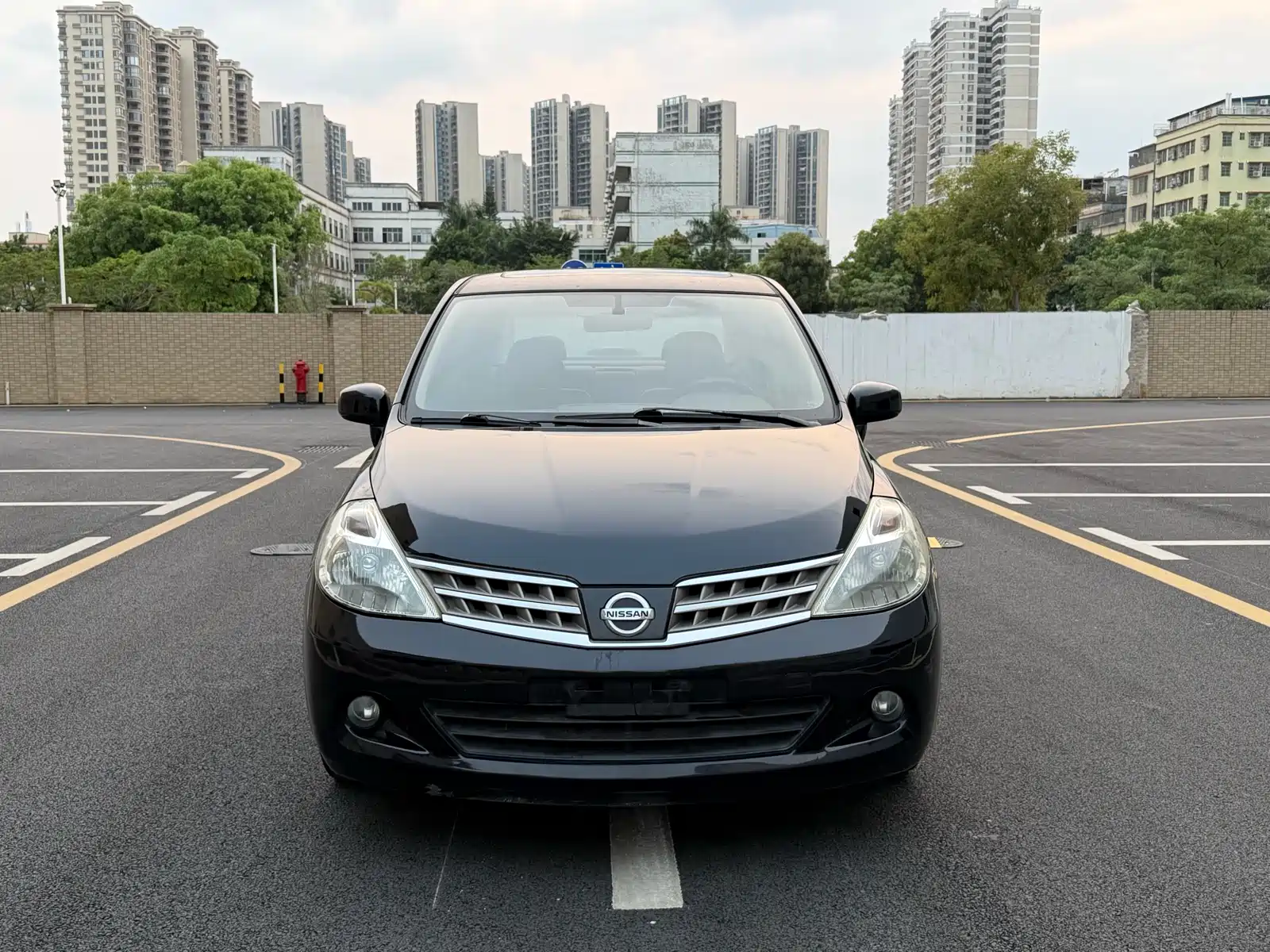 Фото 2 - Nissan Tiida