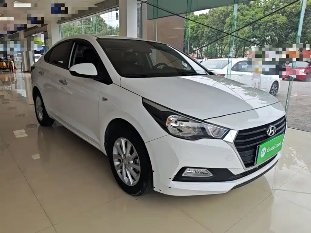 Hyundai Verna 2016 1.4L Automatic Cool Edition GLS фото 4