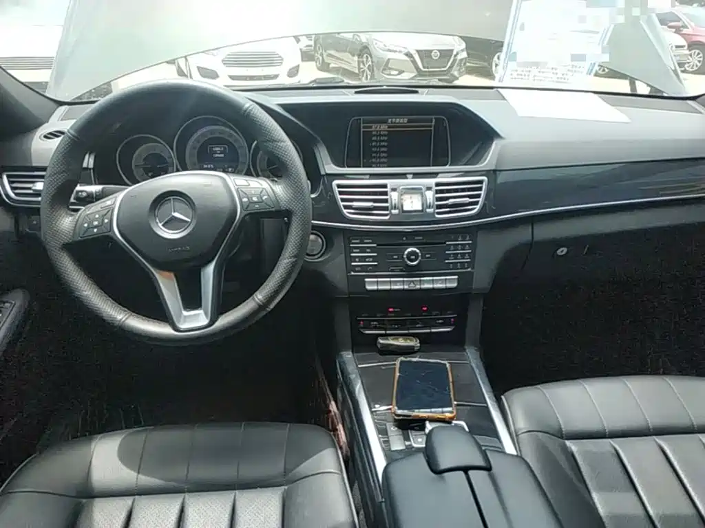 صورة 10 - Mercedes-Benz E-Class