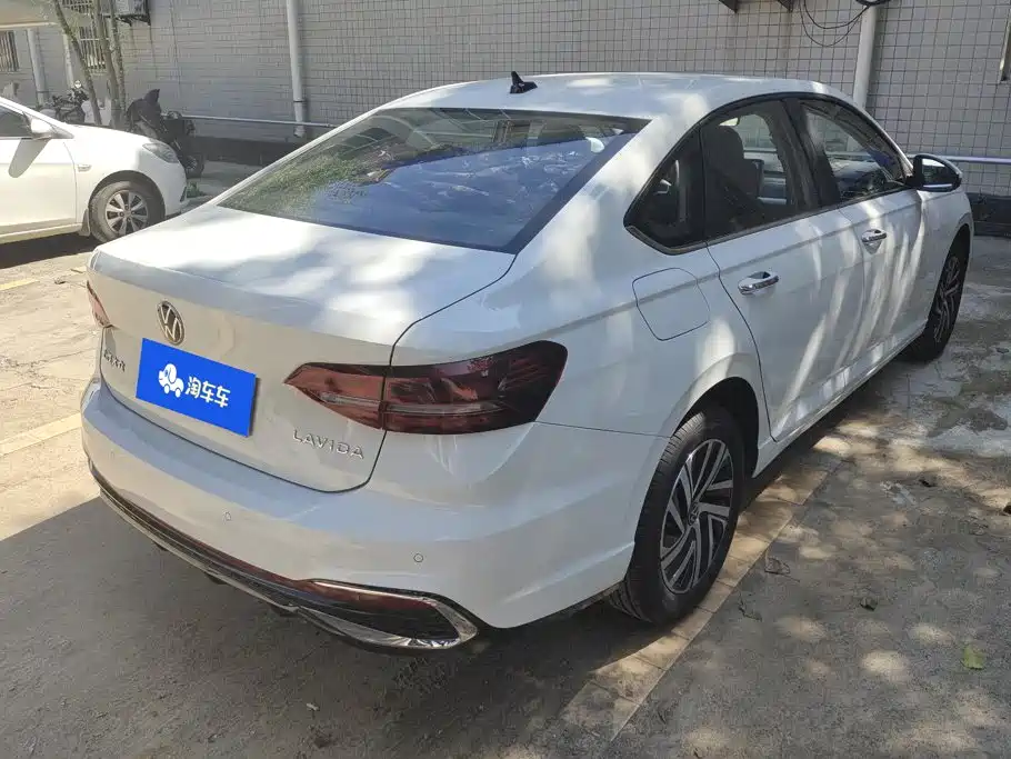 Фото 3 - Volkswagen Lavida