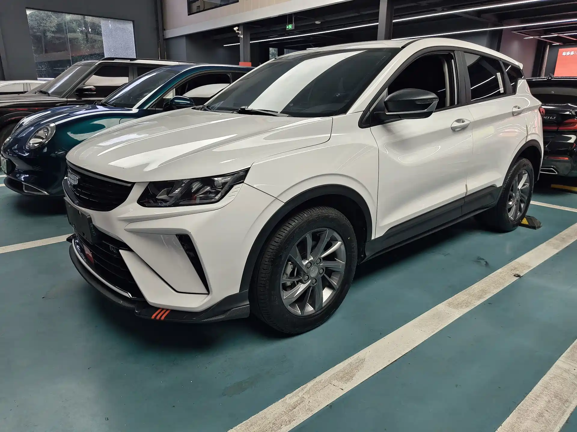 Фото 2 - Geely Coolray