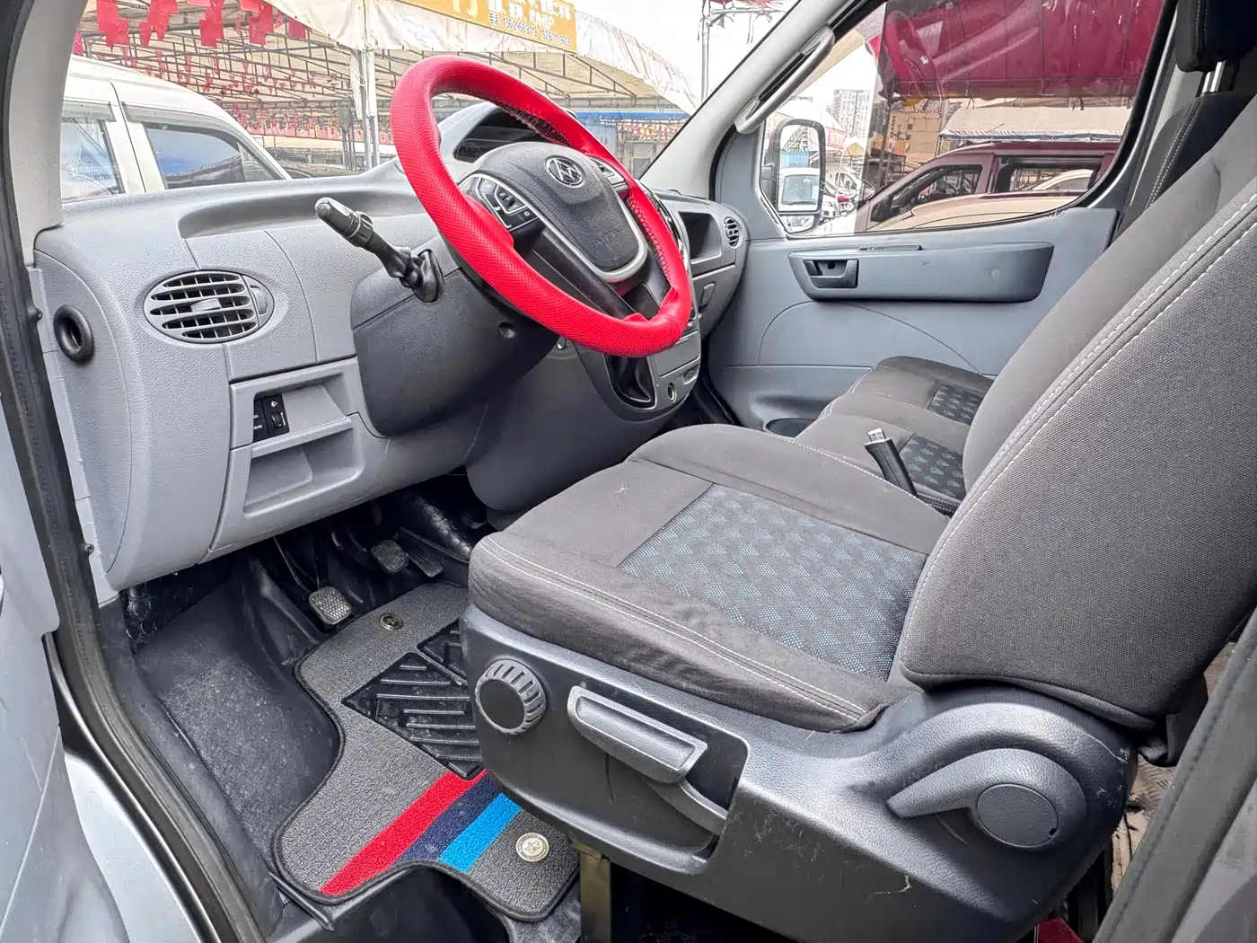 SAIC Maxus Xintu V80 2018 2.5T 6MT Elite Long Wheelbase Medium Roof 7/10 Seater фото 5