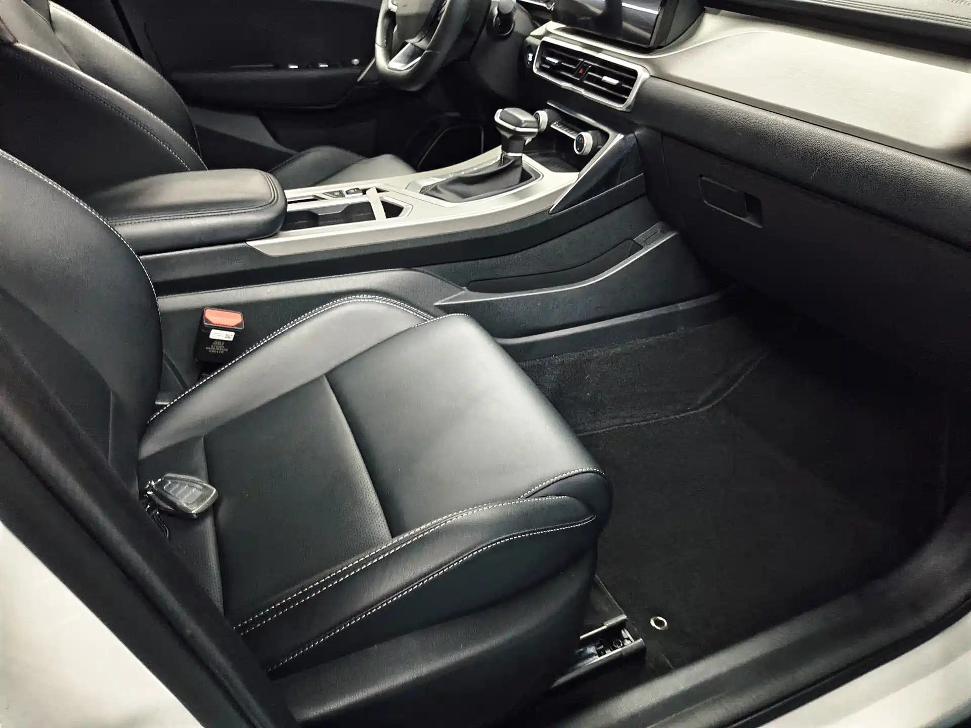 Фото 7 - Geely Coolray