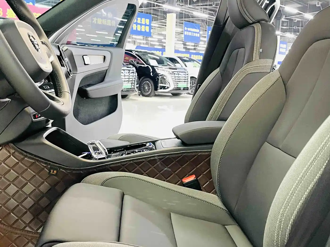Volvo XC40 2023 2024 B3 Smart Elite Luxury Edition