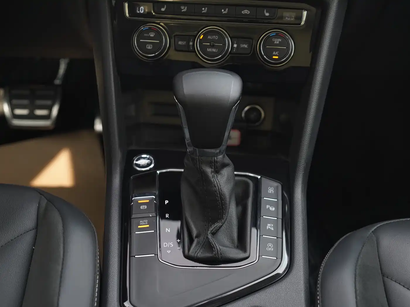 Volkswagen Tiguan L 2021 330TSI Automatic 2WD R-Line Premium фото 12