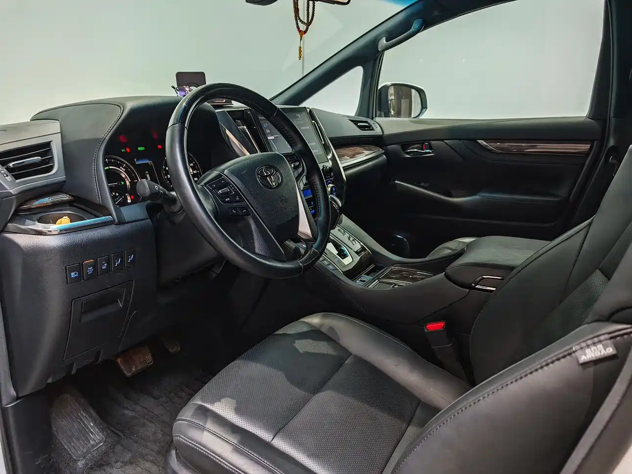 Toyota Vellfire 2021 Crown Hybrid 2.5L HV Premium Edition фото 10