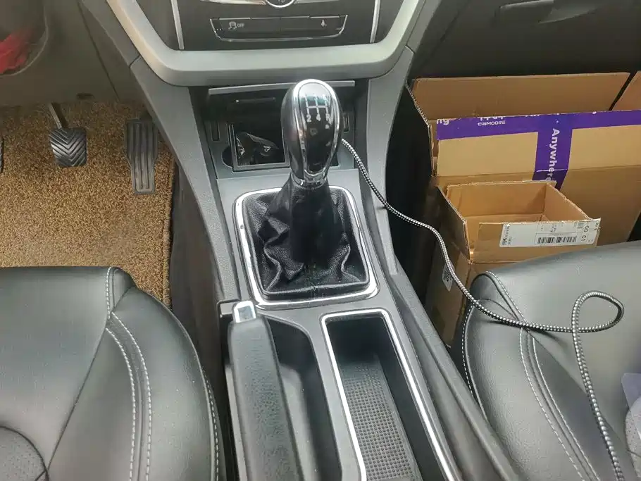 Geely Emgrand 2016 2016 Sedan 1.5L Manual Up Version