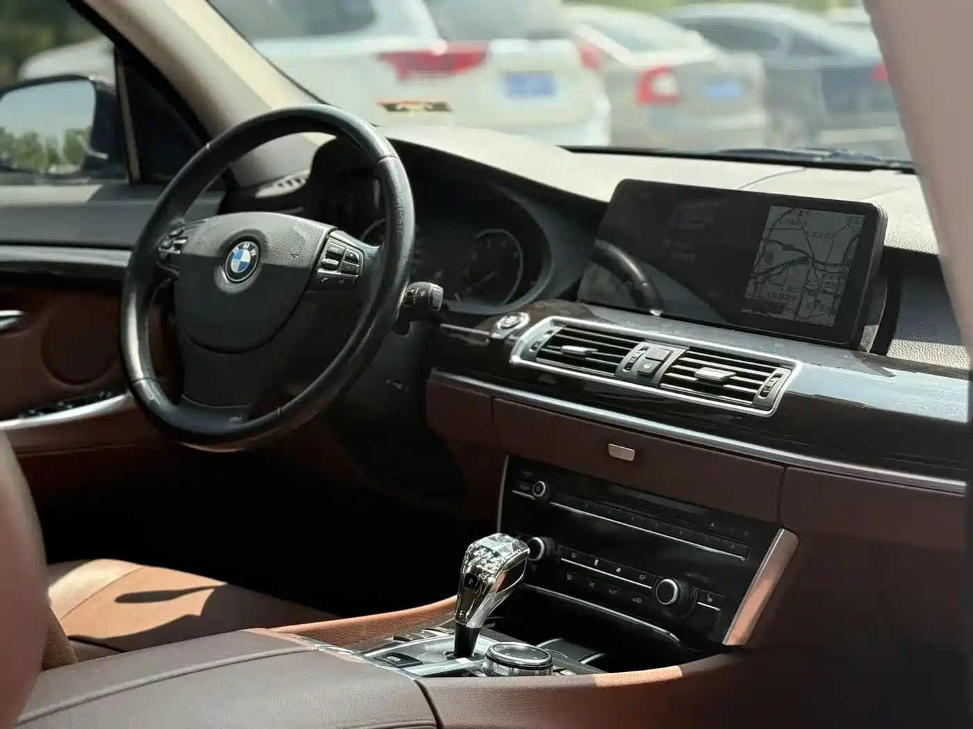 BMW 5 Series GT 2014 528i Leading фото 10